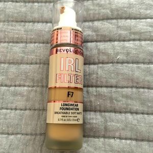 Makeup Revolution IRL Filter Longwear Foundation